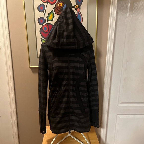 2/$50 Lululemon Stride Jacket - Size 10 - Black Micro Macro Stripe (As is) - Picture 9 of 12